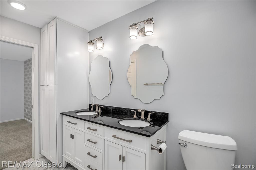 916 VILLAGE Way, South Lyon, MI 48178 — Photo 19