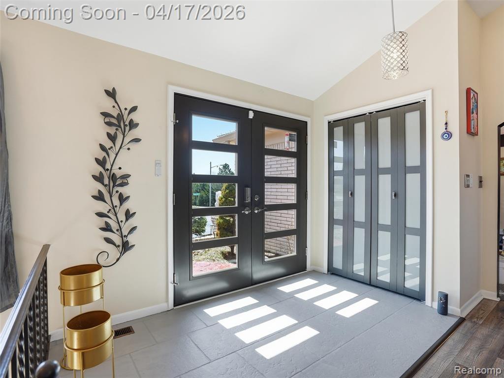 4886 Beacon Hill Drive, Bloomfield Hills, MI 48301 — Photo 11