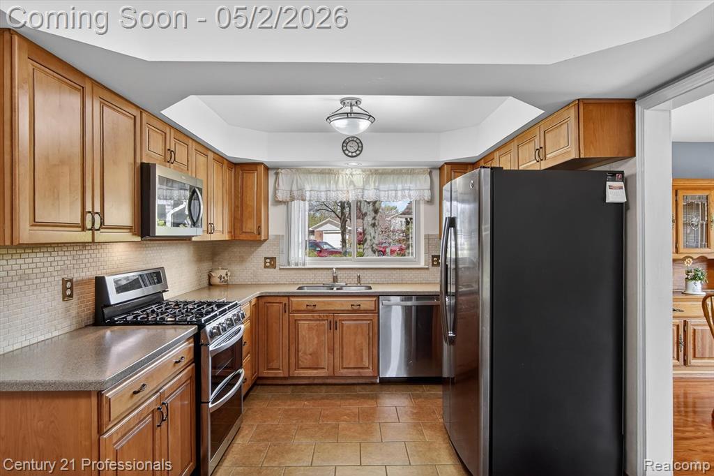 45560 Edgewood Court, Canton, MI 48187 — Photo 8