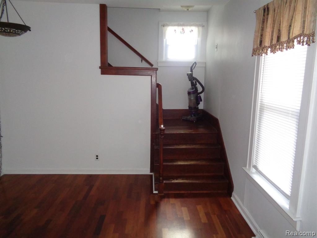 684 RIVERBANK Street, Wyandotte, MI 48192 — Photo 8
