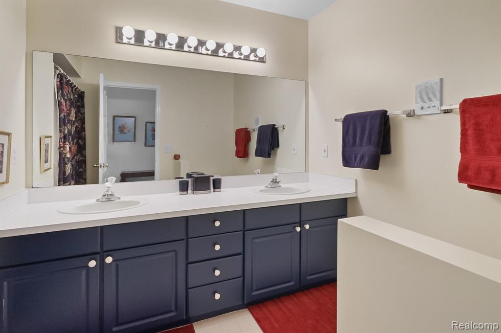 6573 Tree Knoll Drive, Troy, MI 48098 — Photo 31