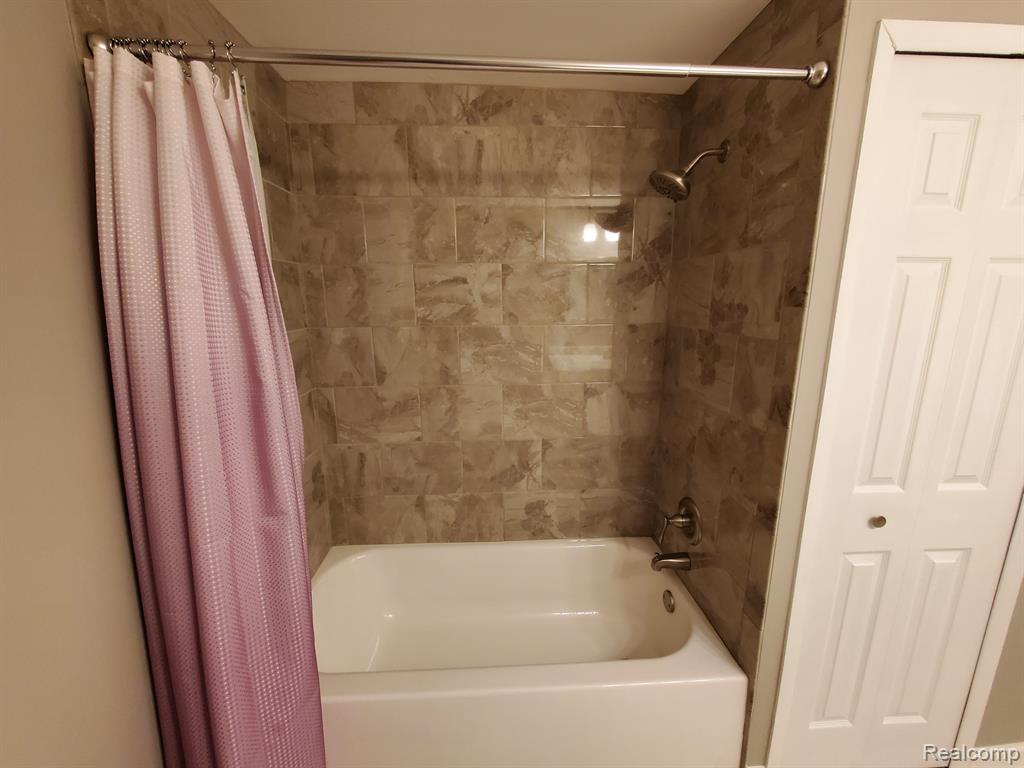 1720 BRENTWOOD Drive, Troy, MI 48098 — Photo 16