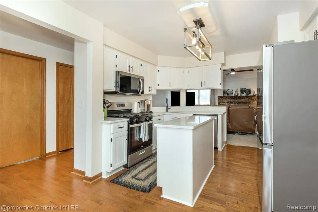 47192 Sanborn Drive, Macomb, MI 48044 — Photo 8