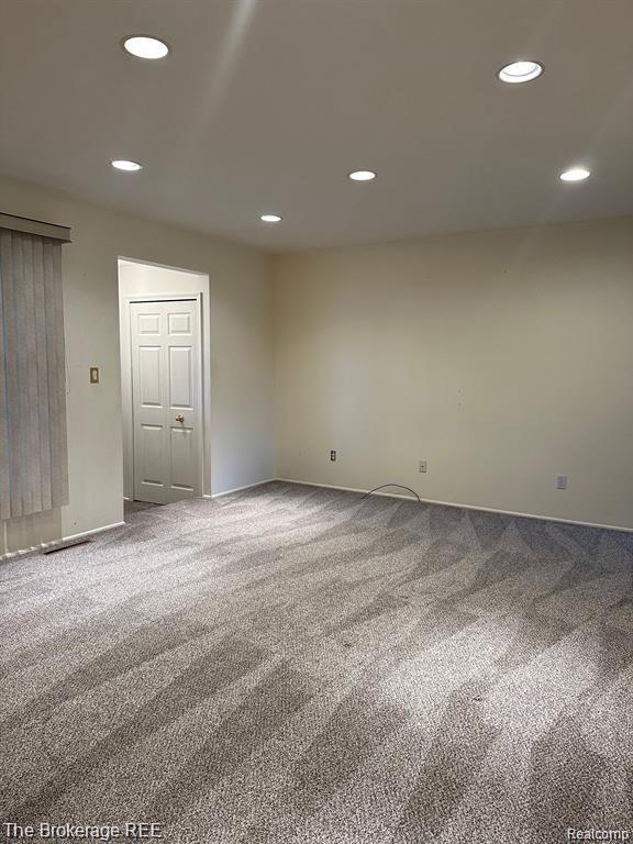 9153 DEL RIO Drive, Grand Blanc, MI 48439 — Photo 13