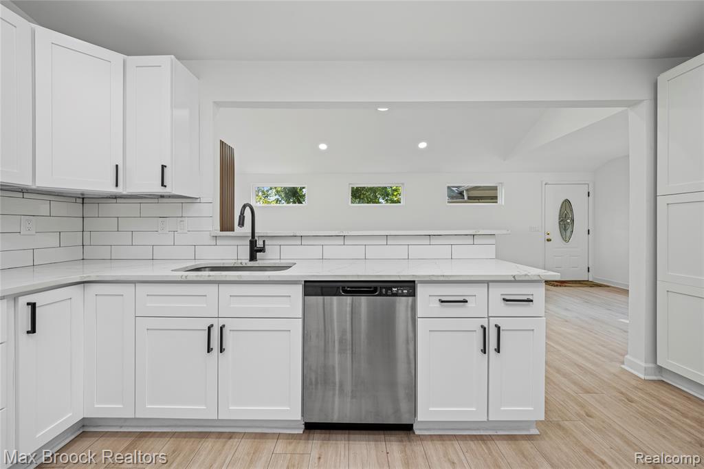 4241 S Shore Street, Waterford, MI 48328 — Photo 15