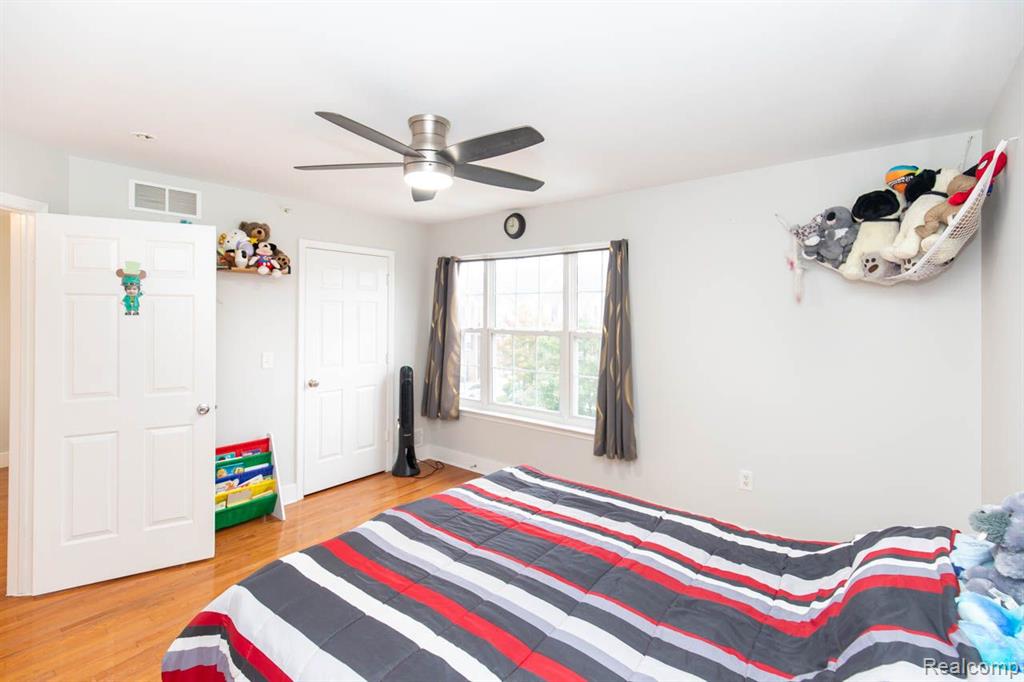 581 CHERRY ORCHARD Road, Canton, MI 48188 — Photo 35