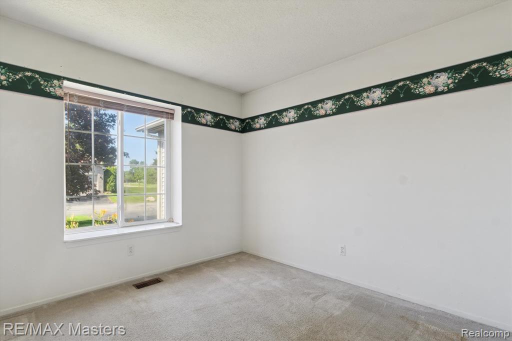 22571 Silver Creek Drive, 16, Woodhaven, MI 48183 — Photo 9