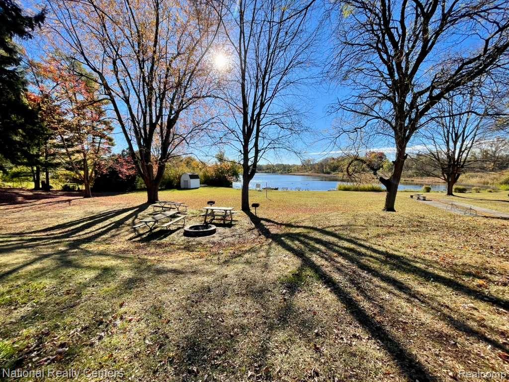 4264 Woodstock Road, Waterford, MI 48328 — Photo 50
