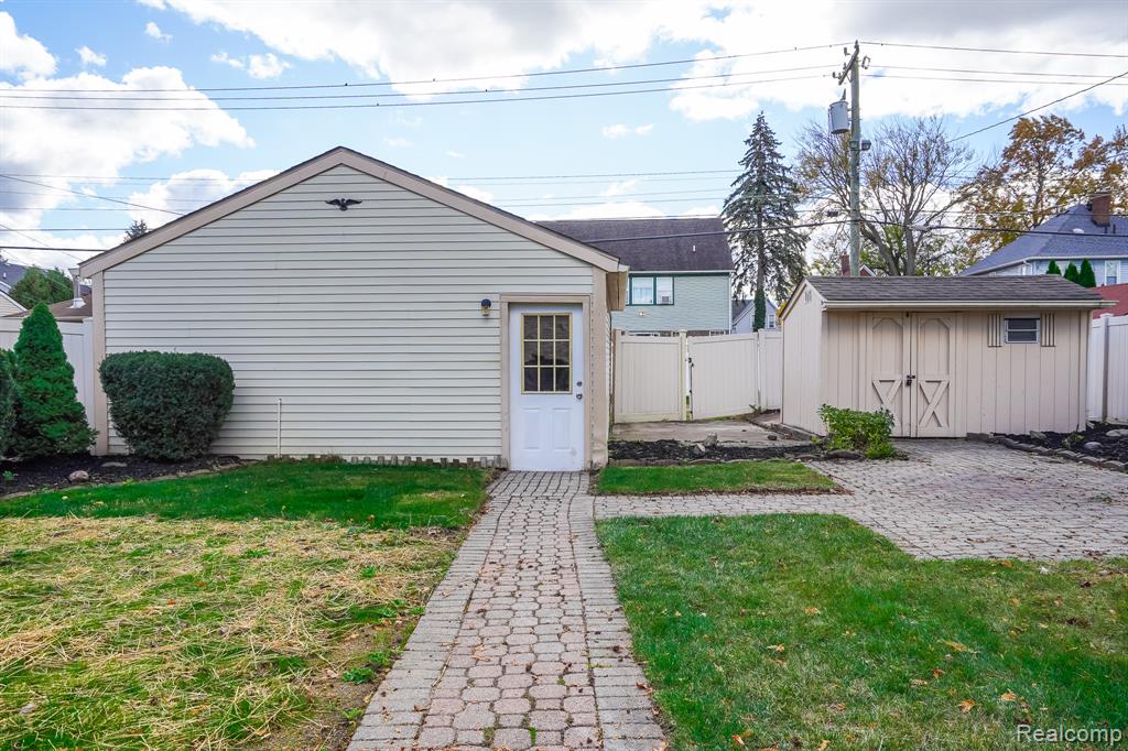 547 Orchard Street, Wyandotte, MI 48192 — Photo 7