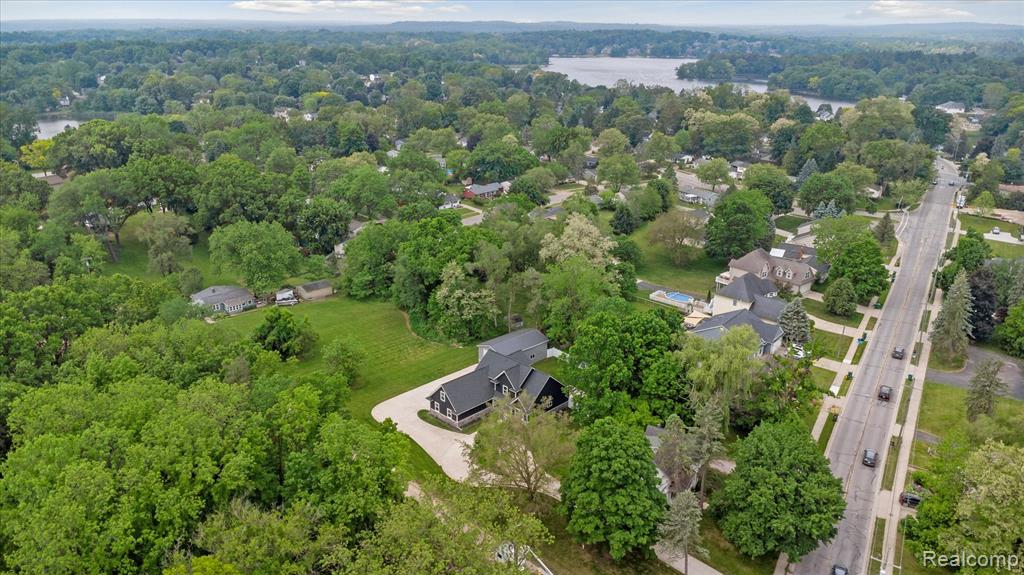 595 BRIGHTON LAKE RD, Brighton, MI 48116 — Photo 56