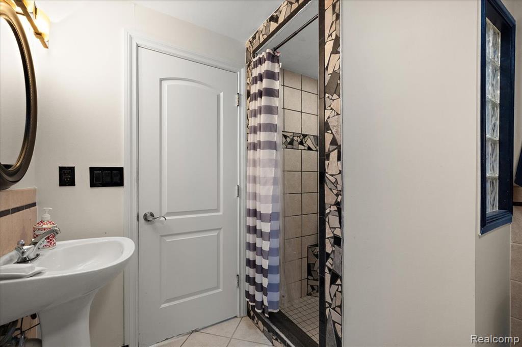 40058 Fraser Drive, Sterling Heights, MI 48310 — Photo 37