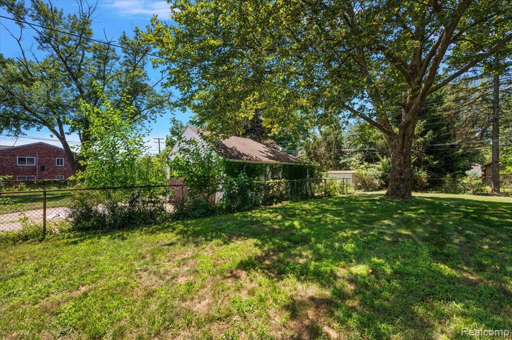 754 S Webik Avenue, Clawson, MI — Photo 11