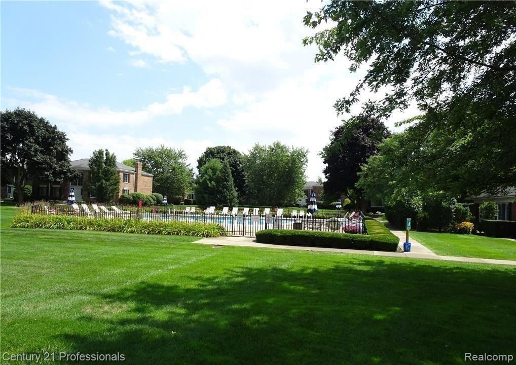 616 E Fox Hills Drive, Bloomfield Hills, MI 48304 — Photo 15