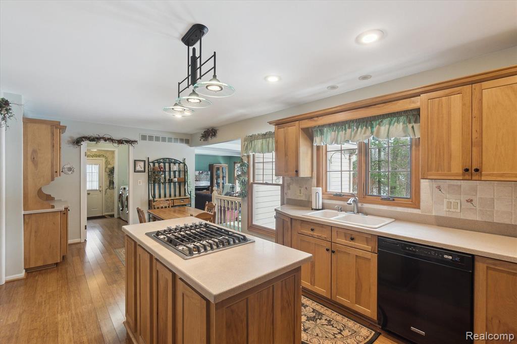 8150 FAWN VALLEY Drive, Clarkston, MI 48348 — Photo 13