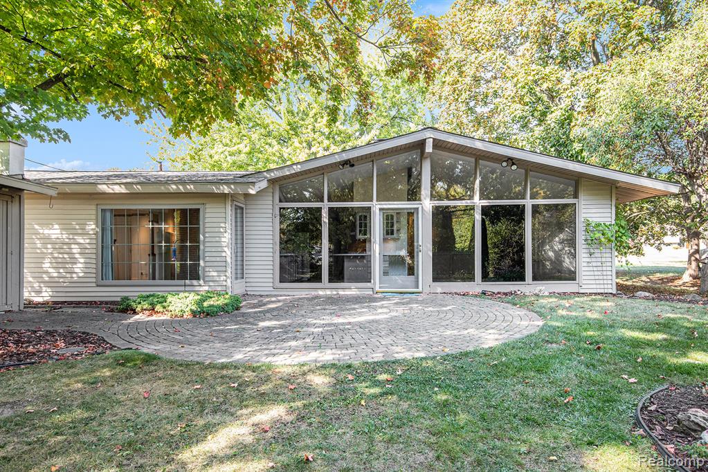 6284 Westview Drive, Grand Blanc, MI 48439 — Photo 25