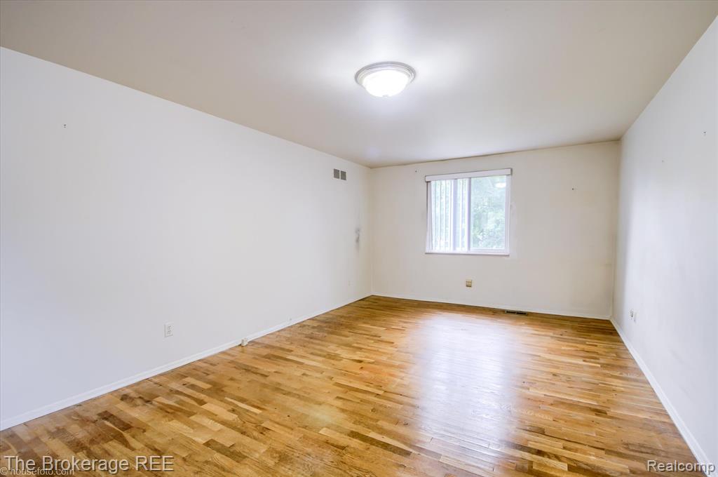 6228 Greenview Drive, Burton, MI 48509 — Photo 35
