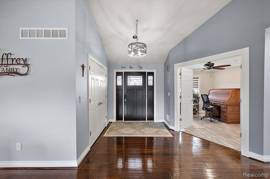 35526 Brooke Circle, New Baltimore, MI 48047 — Photo 4