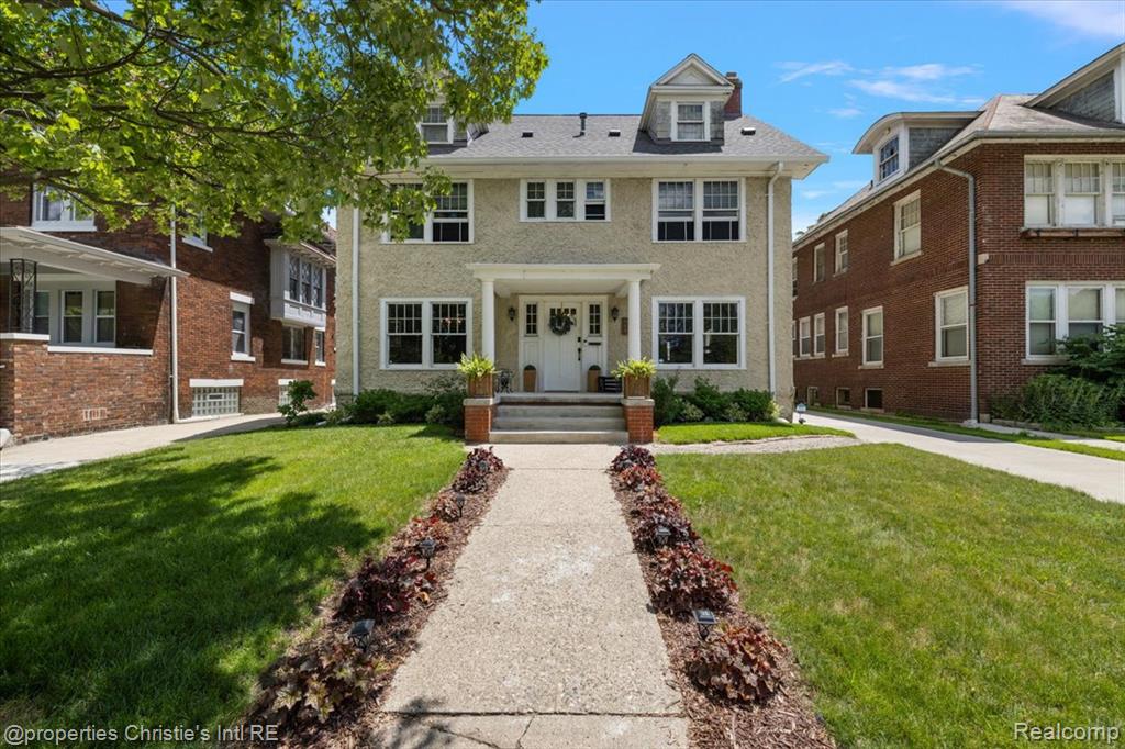913 Chicago Boulevard, Detroit, MI 48202 — front exterior