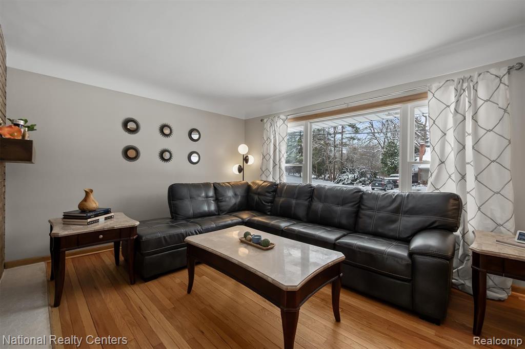 4264 Woodstock Road, Waterford, MI 48328 — Photo 14