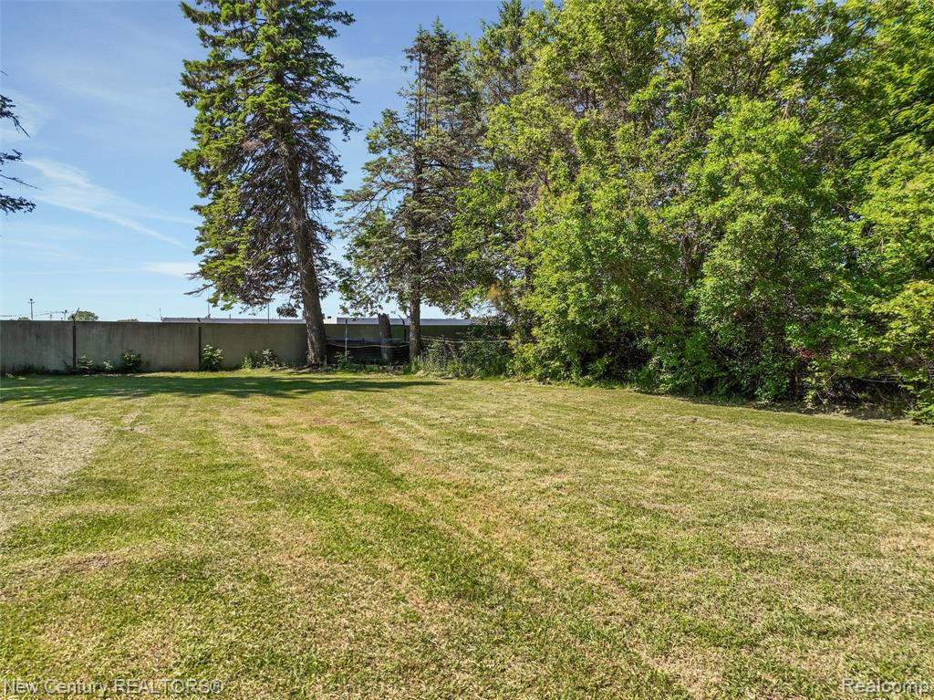 5933 Dwight Avenue, Waterford, MI 48327 — Photo 32