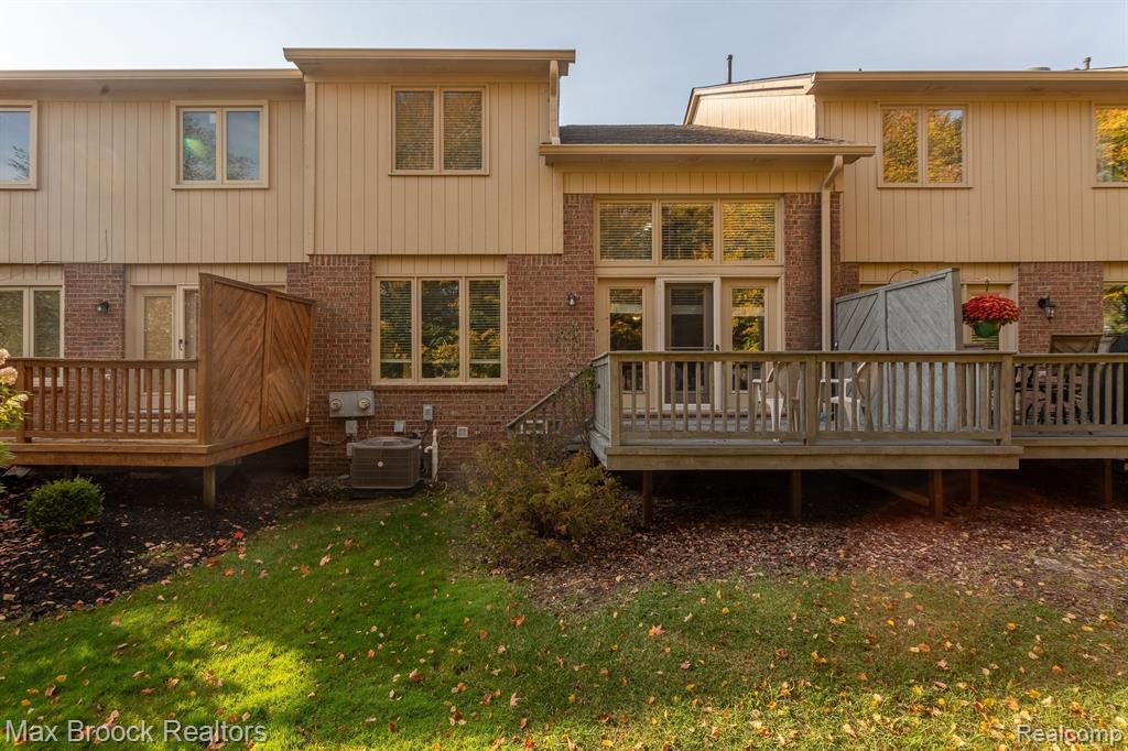 55222 BOARDWALK Drive, Shelby Twp, MI 48316 — Photo 28