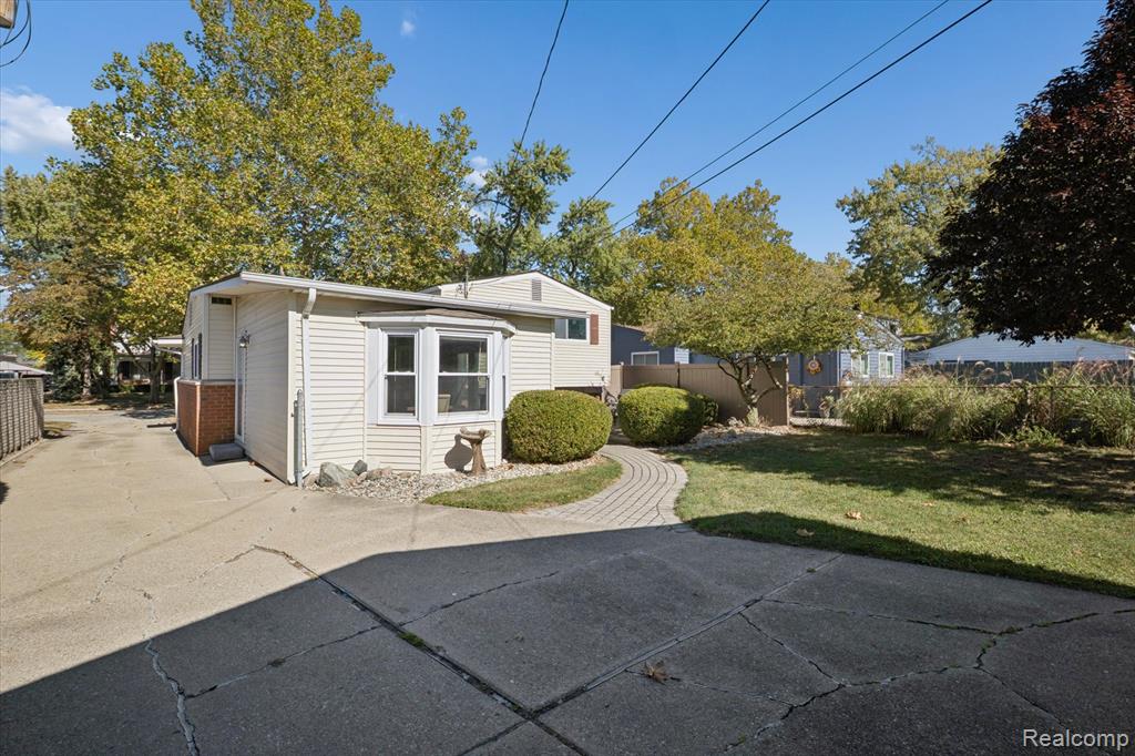 496 Langley Boulevard, Clawson, MI — Photo 33