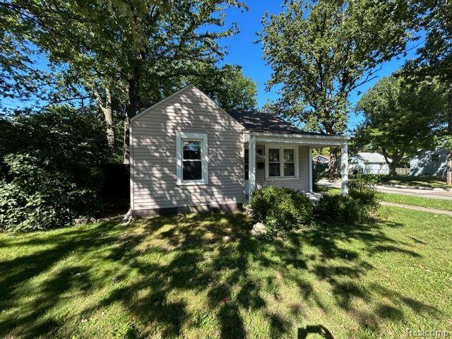 21751 ROSLYN Road, Harper Woods, MI 48225