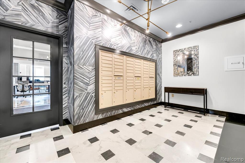 525 W LAFAYETTE Boulevard