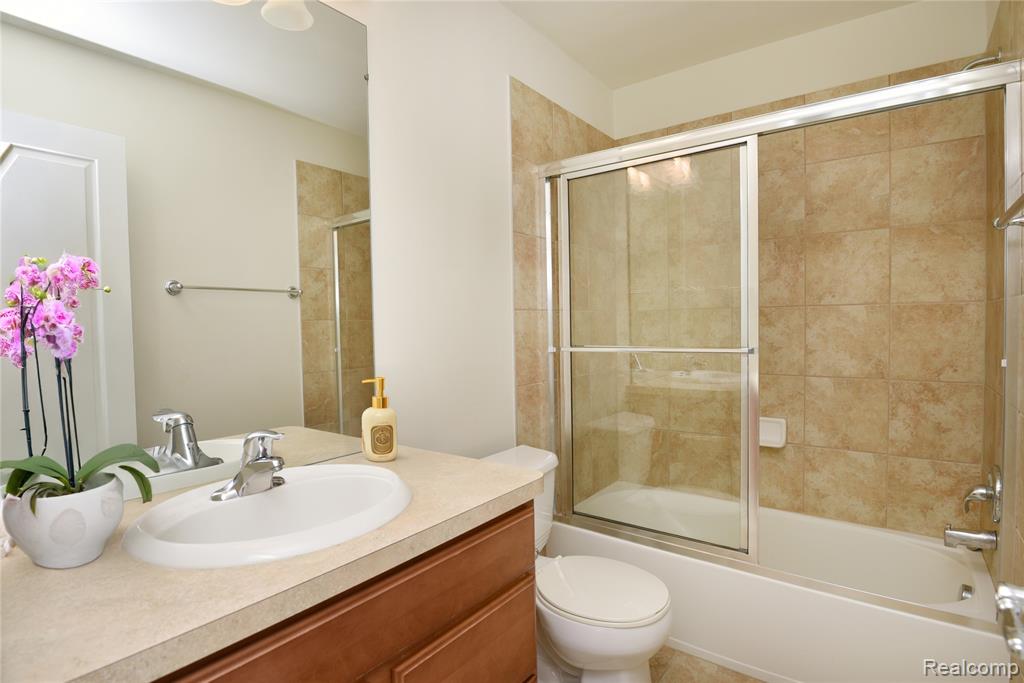 44458 Gwinnett Loop, Novi, MI — Photo 19
