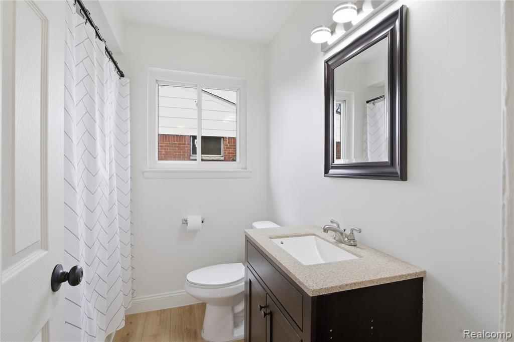 15225 Common Road, Roseville, MI 48066 — Photo 8