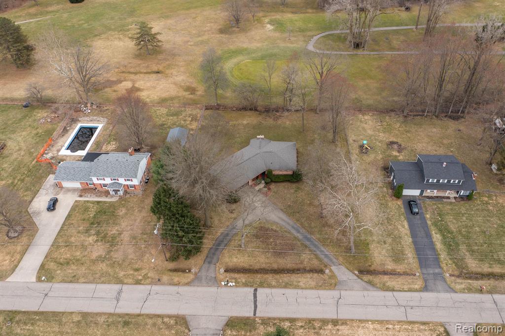 6226 GOLFVIEW Drive, Burton, MI 48509 — Photo 8
