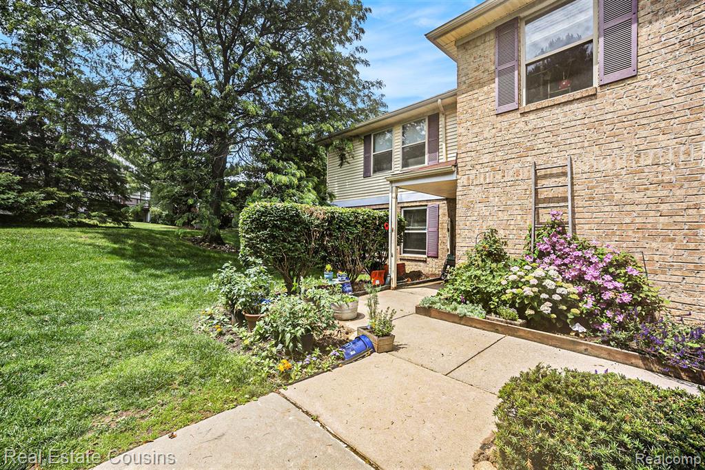 61023 Greenwood Drive, South Lyon, MI 48178 — Photo 15