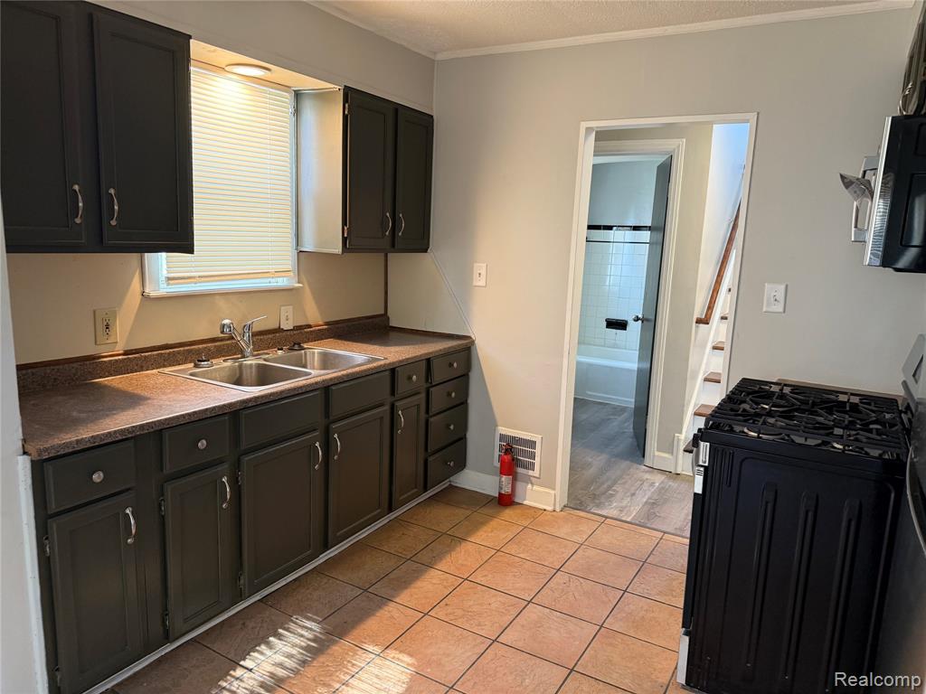 876 Garfield Avenue, Lincoln Park, MI 48146 — Photo 3