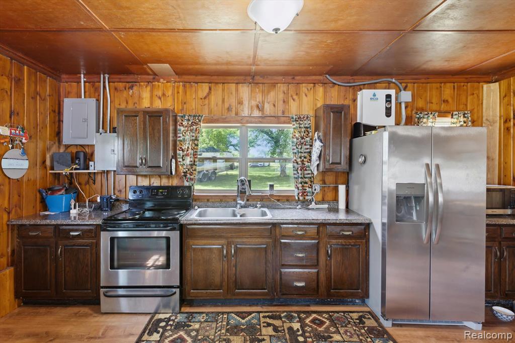 5020 Main Street, MI — Photo 12