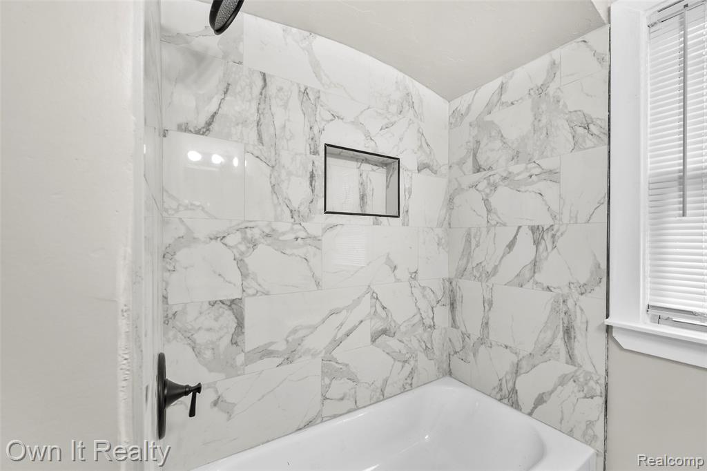 8585 Marlowe Street, Detroit, MI 48228 — Photo 12