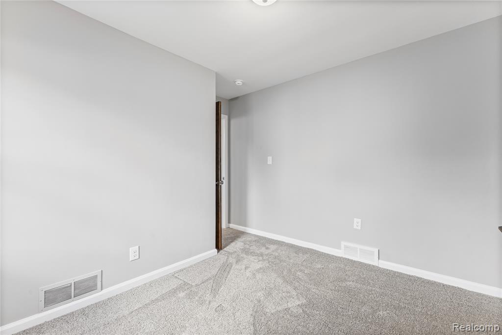5803 Deering Street, Garden City, MI — Photo 19