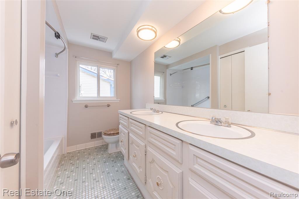 41958 Sunderland Drive, Canton, MI 48187 — Photo 43