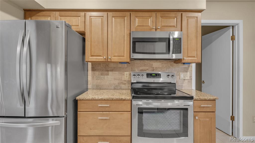 7113 Elmhurst, West Bloomfield, MI — Photo 19