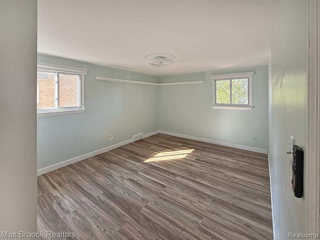 8055 Donna Street, Westland, MI — Photo 12