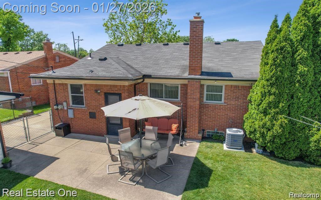 6900 CRESTWOOD Street, Dearborn Heights, MI 48127 — Photo 11