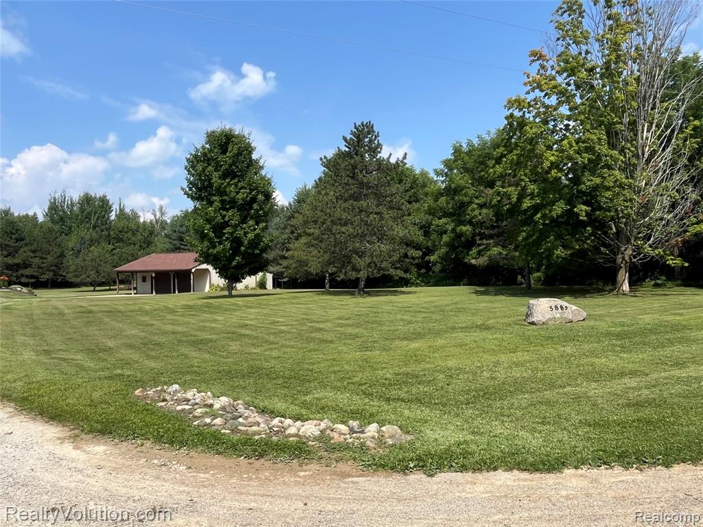 5885 Skyview Drive, Imlay City, MI 48444 — Photo 61