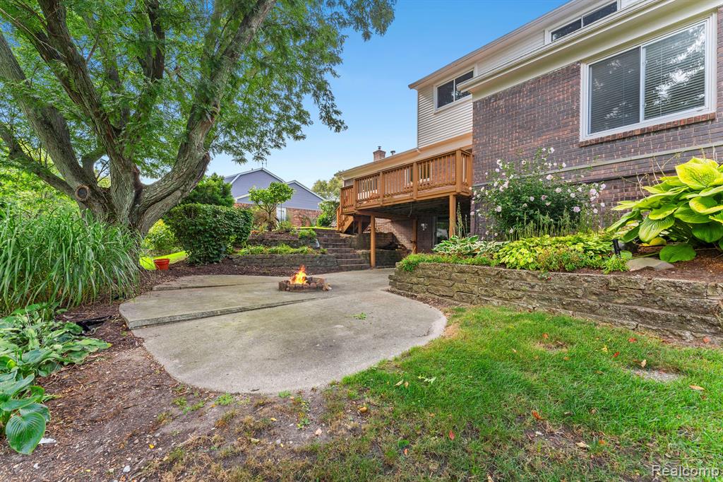 42275 CHATTERTON Court, Northville, MI 48168 — Photo 44