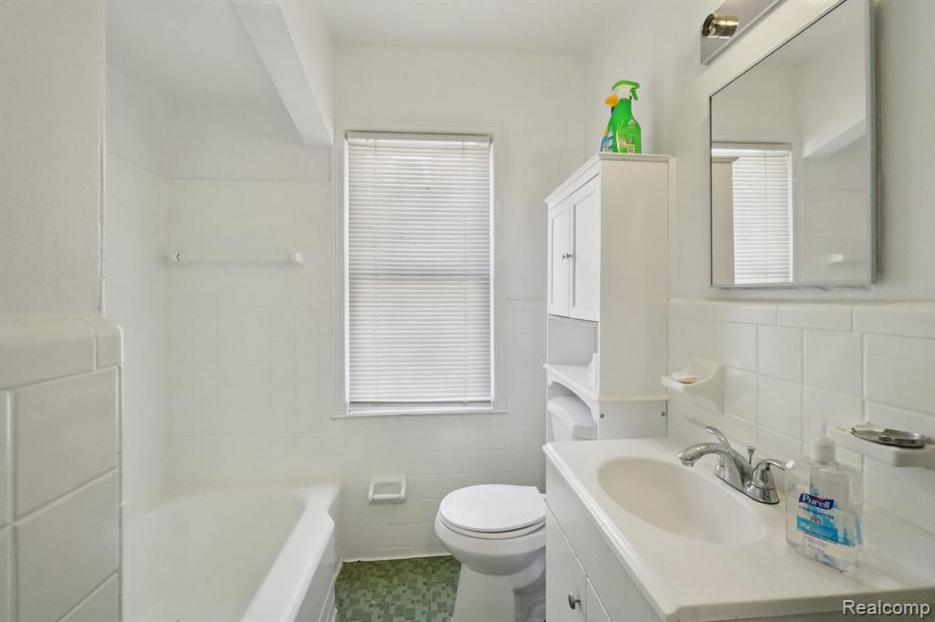 9976 Warwick Street, Detroit, MI 48228 — Photo 17