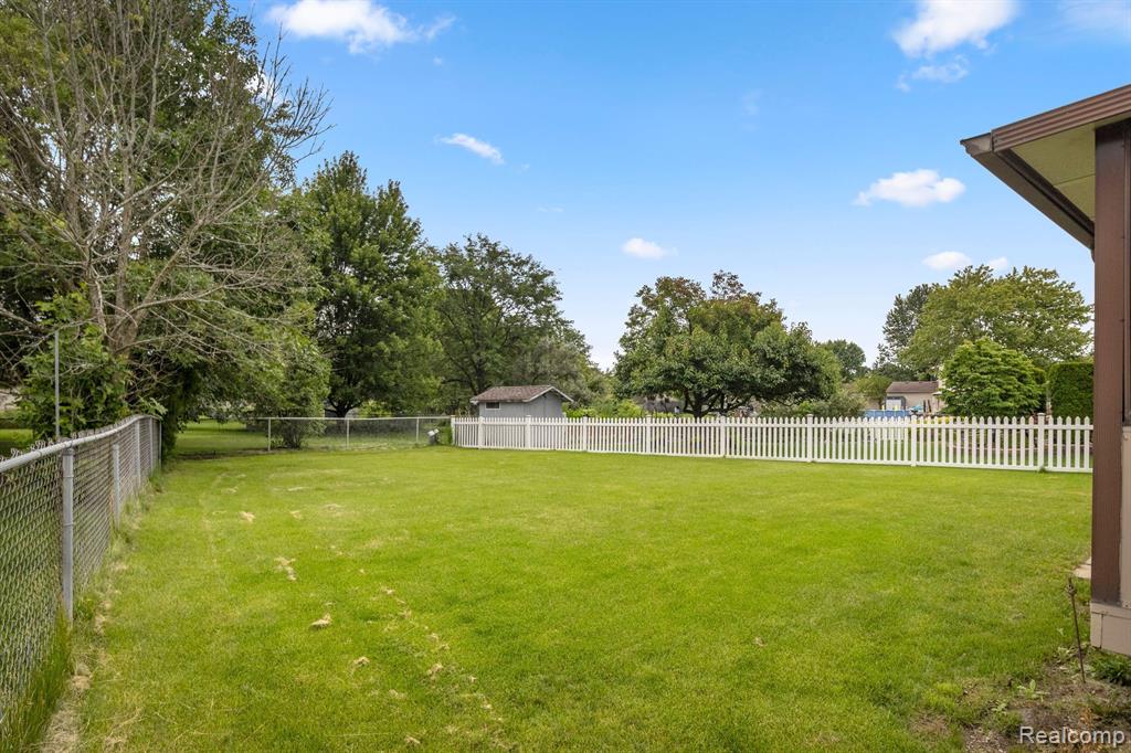 1670 WILLARD Drive, Canton, MI 48187 — Photo 33