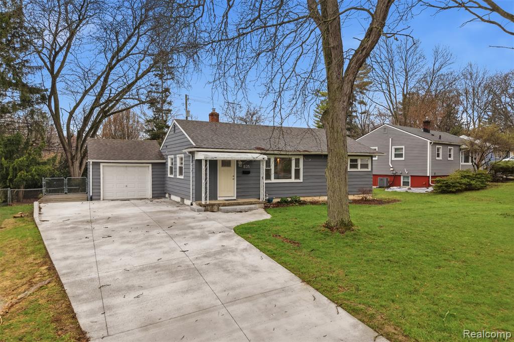 831 Loyola Drive - Photo 2
