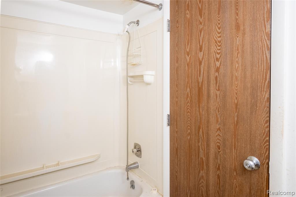 1476 W Chateau Vert Street, Ypsilanti, MI 48197 — Photo 20