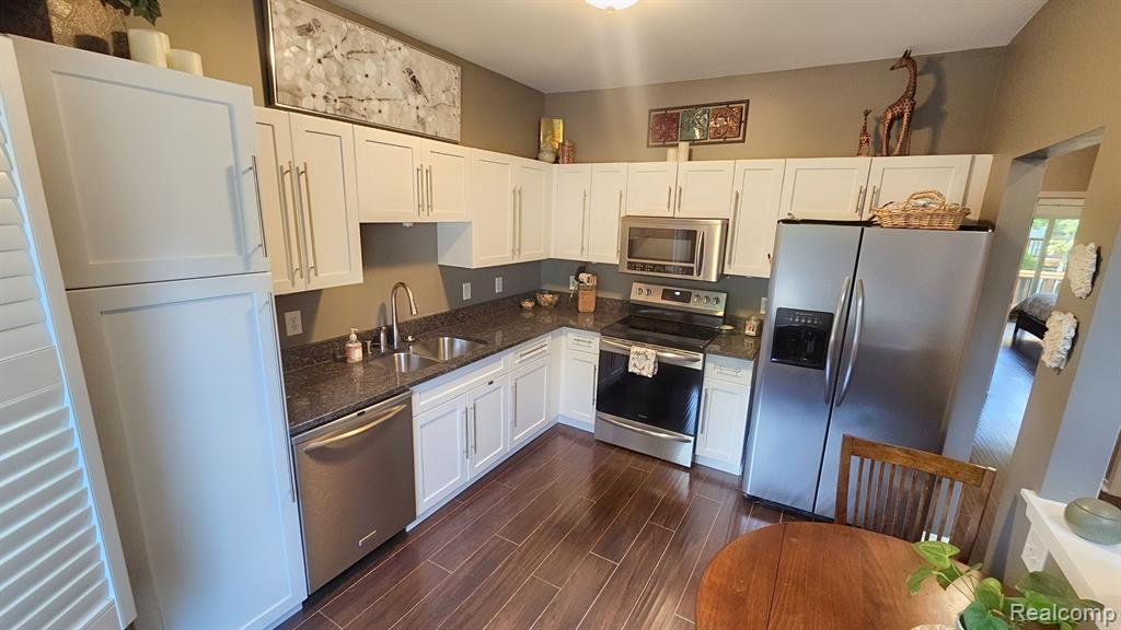 41778 WEBSTER Court, Novi, MI 48377 — Photo 5
