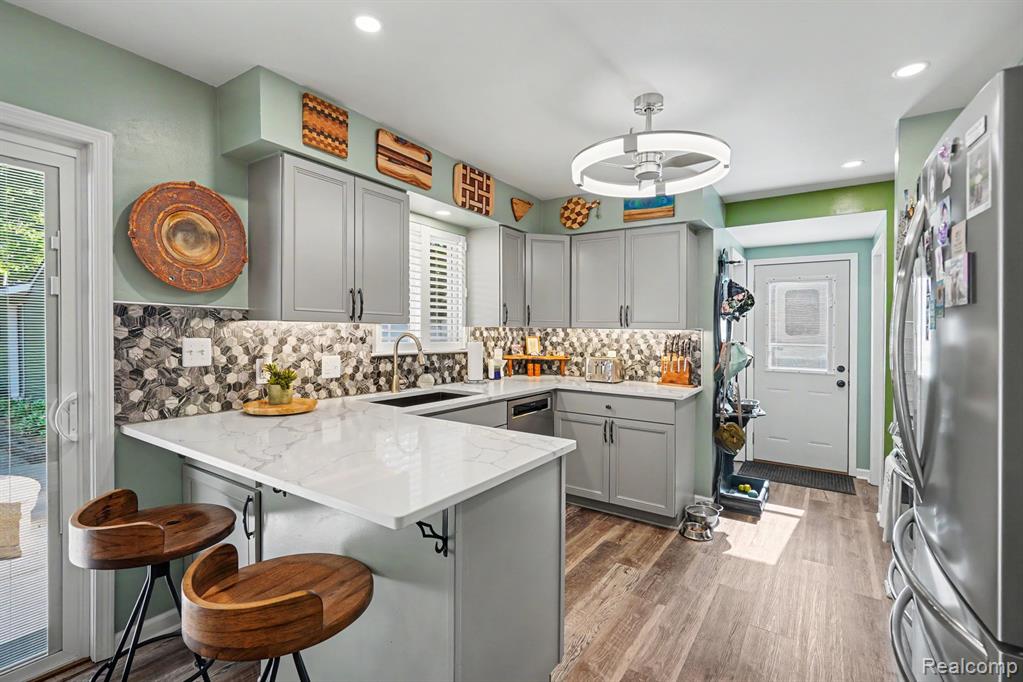 3544 Fort Drive, Waterford, MI 48328 — Photo 9