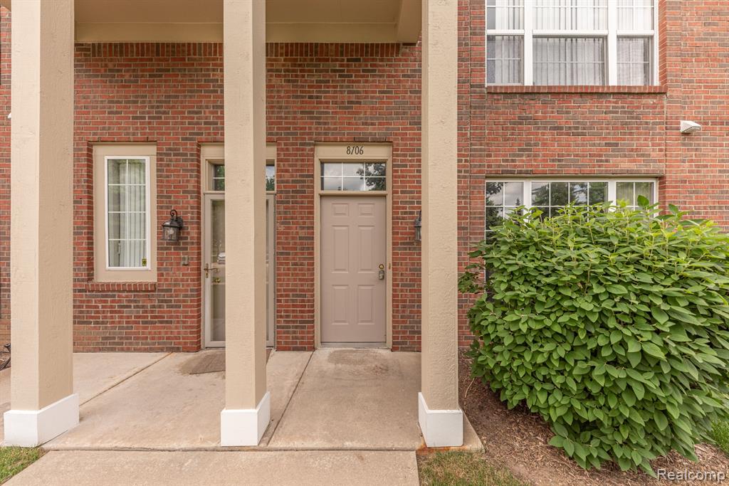 8106 CHESAPEAKE Circle, Walled Lake, MI 48390 — Photo 5