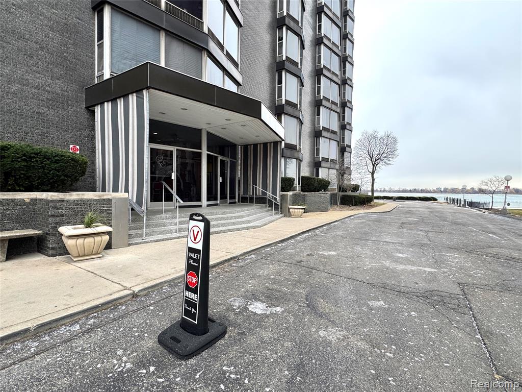 8200 E Jefferson Avenue, 404, Detroit, MI 48214 — Photo 21